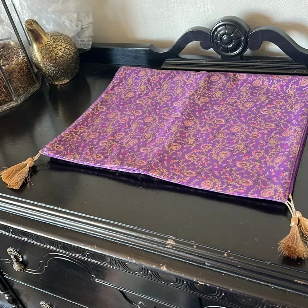 Pottery Barn Purple Table Runner + 6 Napkins